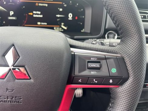 New 2025 Mitsubishi Outlander SEL image 19