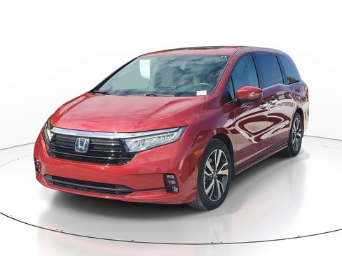 Used 2023 Honda Odyssey Touring image 3