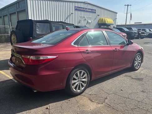 Used 2016 Toyota Camry XLE w/ Moonroof Package FWD image 9