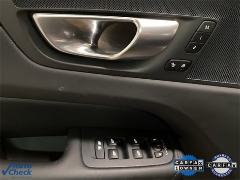 Used 2025 Volvo XC60 B5 Plus image 27