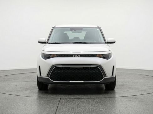 Used 2025 Kia Soul LX w/ LX Technology Package image 2