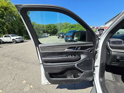 Used 2024 Jeep Wagoneer L Series II w/ Flexible Seating Group AWD/4WD image 20