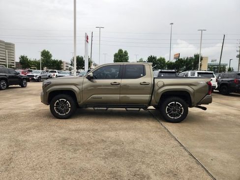 Used 2025 Toyota Tacoma TRD Sport AWD/4WD image 4