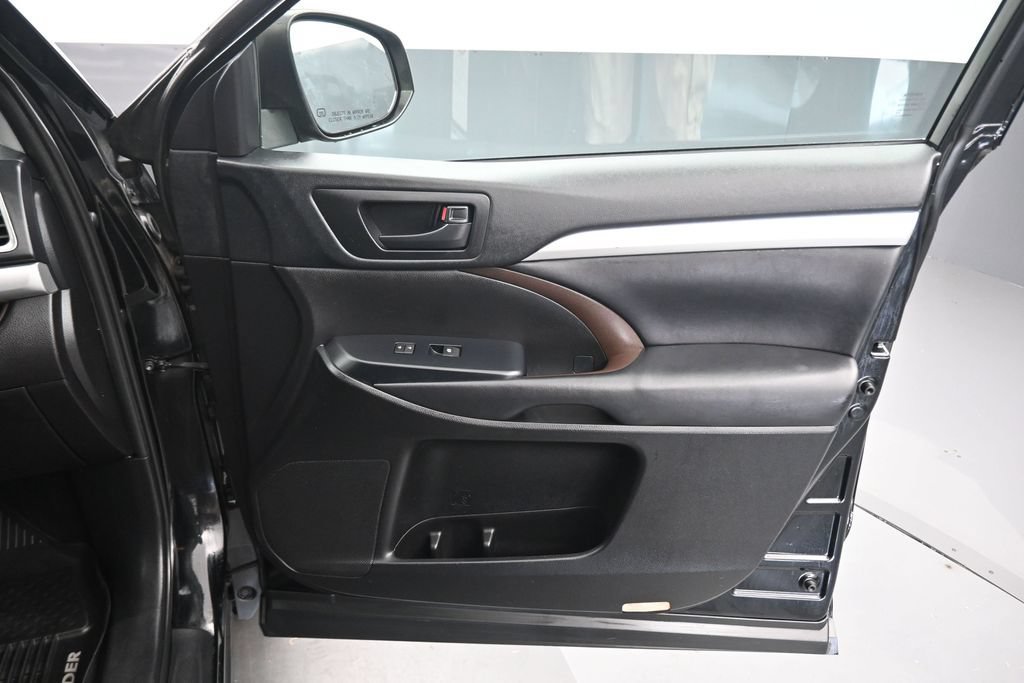 Used 2019 Toyota Highlander Plus AWD/4WD image 49