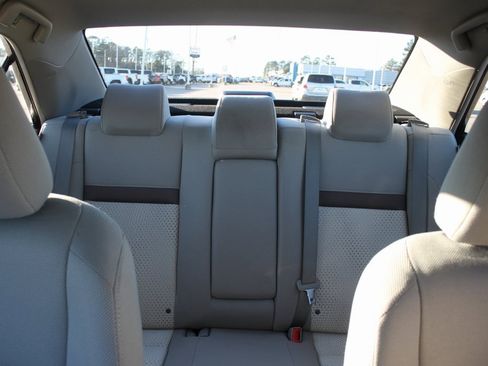 Used 2014 Toyota Camry LE image 16