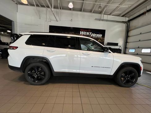 Used 2024 Jeep Grand Cherokee L Limited w/ Black Appearance Package AWD/4WD image 15