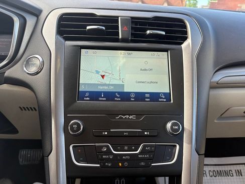Used 2020 Ford Fusion SE FWD image 26