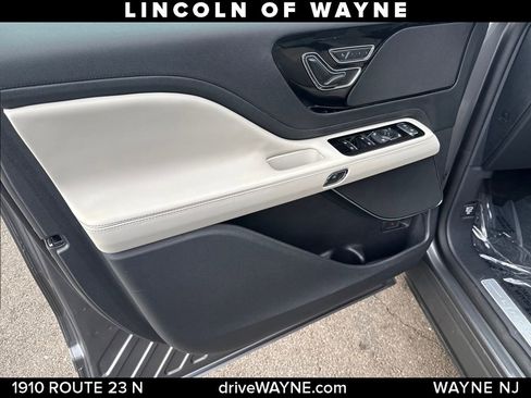 Used 2025 Lincoln Aviator AWD image 13