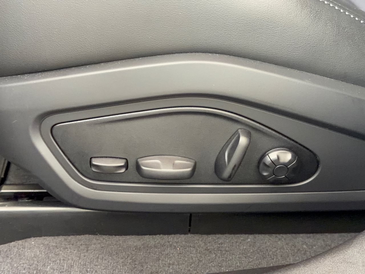 Certified 2024 Porsche Taycan 4S AWD/4WD image 19