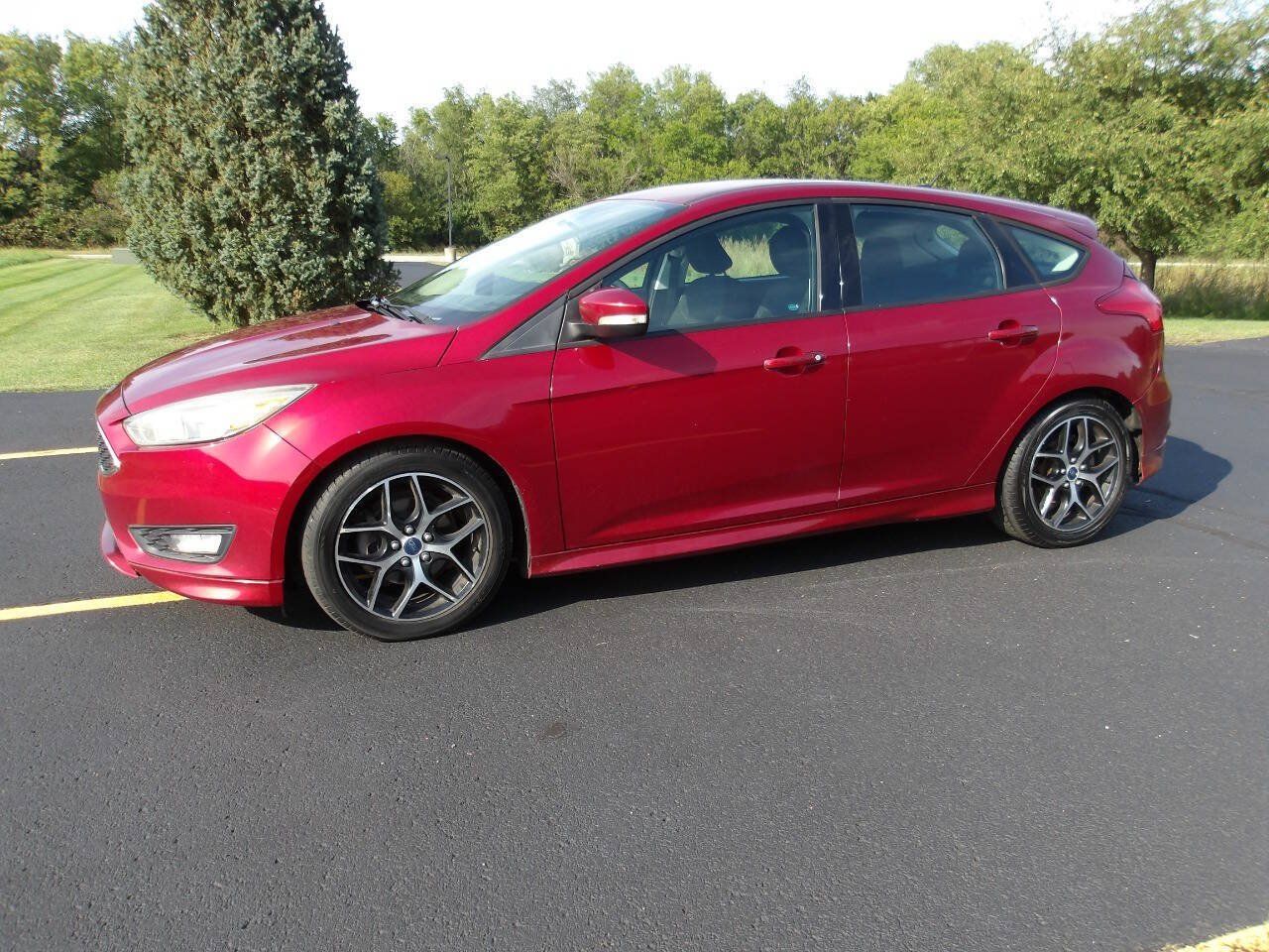 Used 2015 Ford Focus SE w/ SE Sport Package FWD image 9
