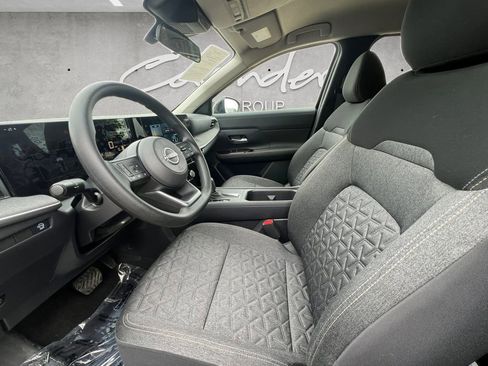 Certified 2025 Nissan Kicks SV FWD image 19
