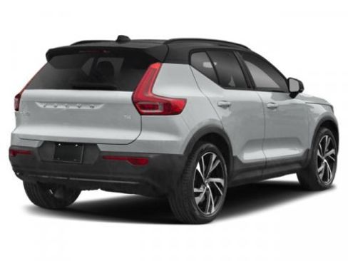 Used 2022 Volvo XC40 T5 R-Design w/ Advanced Package image 2