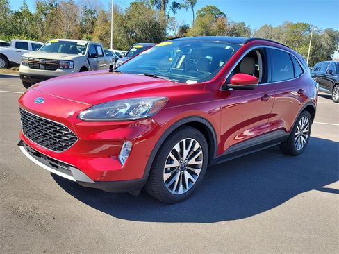 Used 2020 Ford Escape Titanium image 2