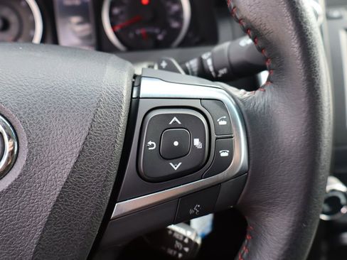 Used 2017 Toyota Camry SE image 13