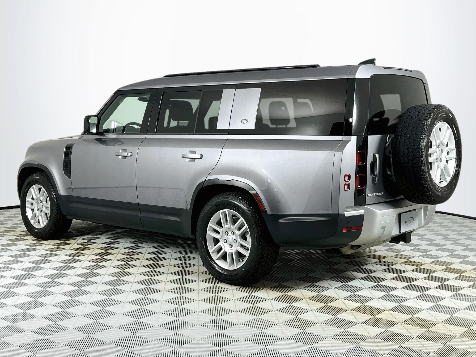 Used 2023 Land Rover Defender 130 S AWD/4WD image 7