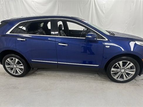 Used 2025 Cadillac XT5 Premium Luxury image 2