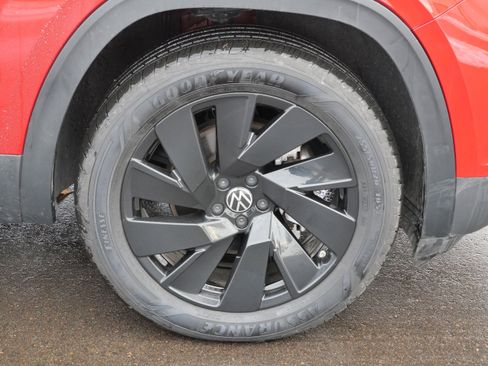 Certified 2024 Volkswagen Atlas SE w/ Black Wheel Package image 15