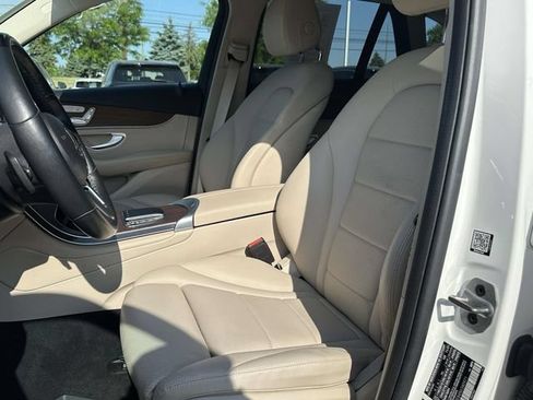 Used 2022 Mercedes-Benz GLC 300 4MATIC w/ Multimedia Package Lite image 24