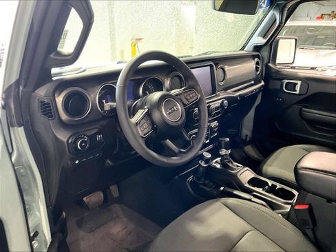 Used 2023 Jeep Wrangler Unlimited w/ Sun & Screen Package AWD/4WD image 8