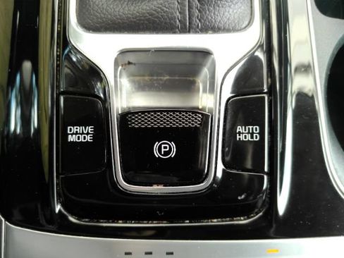 Used 2024 Kia Carnival EX FWD image 54