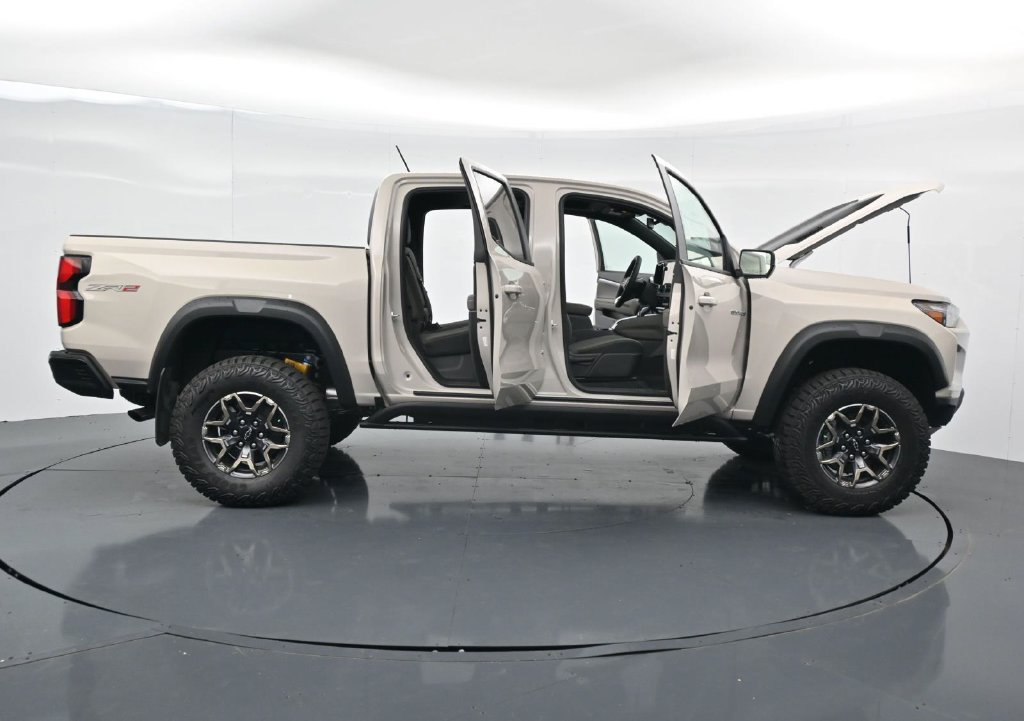New 2026 Chevrolet Colorado ZR2 w/ Technology Package AWD/4WD image 41