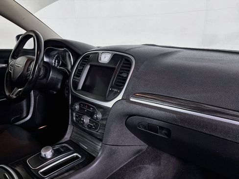 Used 2020 Chrysler 300 Touring w/ Sport Appearance Package RWD image 28