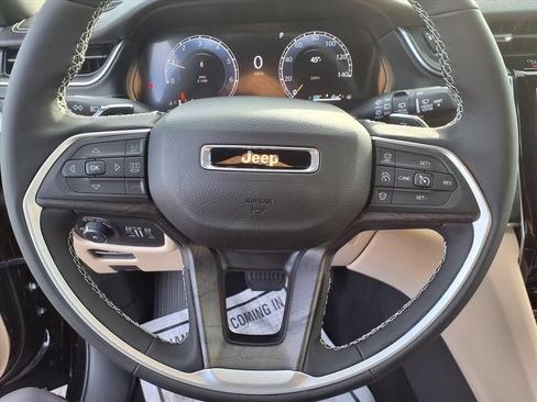New 2025 Jeep Grand Cherokee Limited w/ Black Appearance Package AWD/4WD image 13