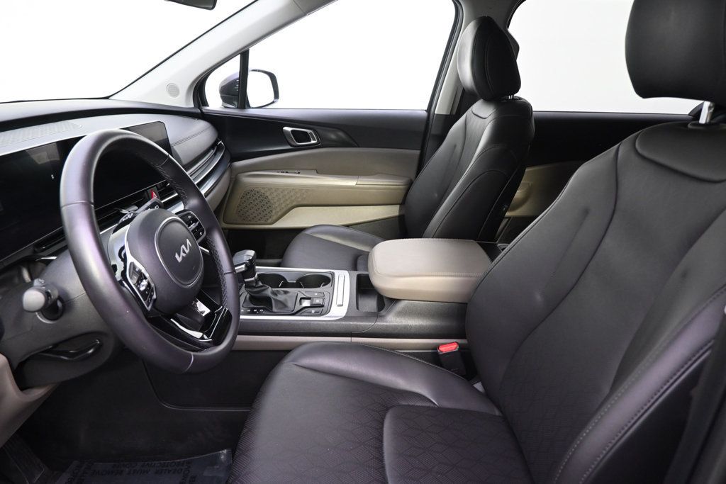 Used 2025 Kia Carnival FWD image 13