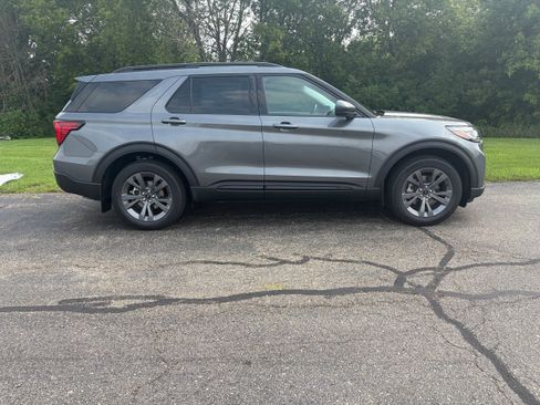 New 2026 Ford Explorer Active w/ Active Comfort Package AWD/4WD image 8