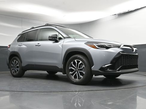 Certified 2025 Toyota Corolla Cross SE image 26