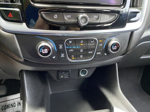 Used 2020 Chevrolet Traverse LT w/ LT Premium Package FWD image 29