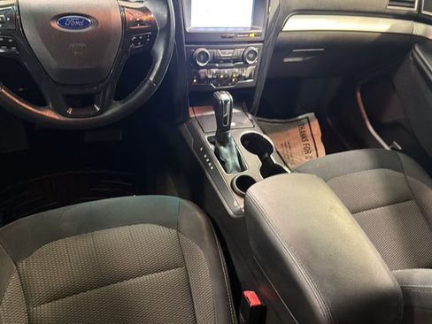 Used 2017 Ford Explorer XLT w/ Equipment Group 201A FWD image 39