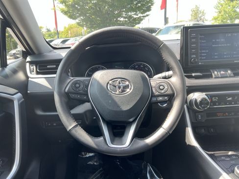 Used 2022 Toyota RAV4 XLE Premium AWD/4WD image 29