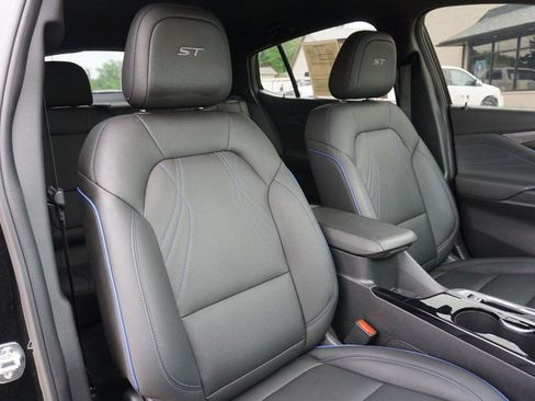 Used 2024 Buick Envista Sport Touring w/ Convenience II Package FWD image 33