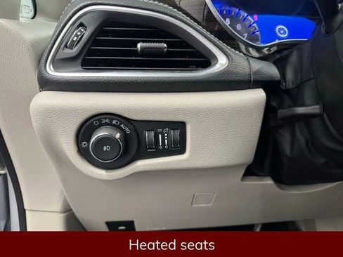 Used 2024 Chrysler Pacifica Limited FWD image 12