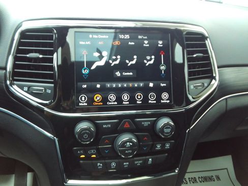 Used 2021 Jeep Grand Cherokee Limited AWD/4WD image 15