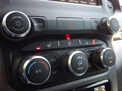 Used 2021 RAM 1500 Big Horn AWD/4WD image 17