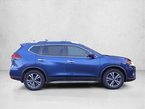 Used 2019 Nissan Rogue SV w/ Premium Package FWD image 4