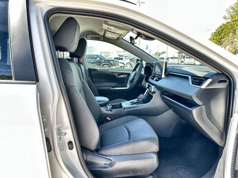 Used 2025 Toyota RAV4 XLE image 27