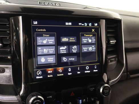 Used 2021 RAM 1500 Laramie AWD/4WD image 7