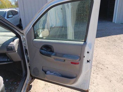 Used 2004 Pontiac Montana Extended w/ Climate Package FWD image 30