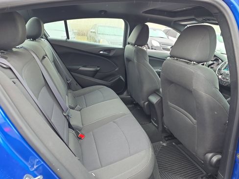 Used 2017 Chevrolet Cruze LT w/ Sun And Sound Package image 10