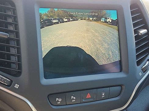 Certified 2023 Jeep Cherokee Altitude Lux image 17