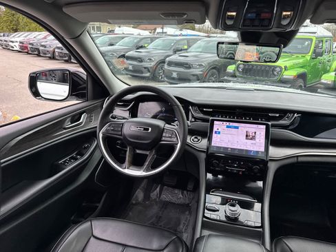 Used 2023 Jeep Grand Cherokee 30th Anniversary image 36