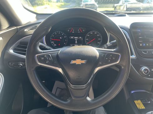 Used 2020 Chevrolet Malibu LT FWD image 17