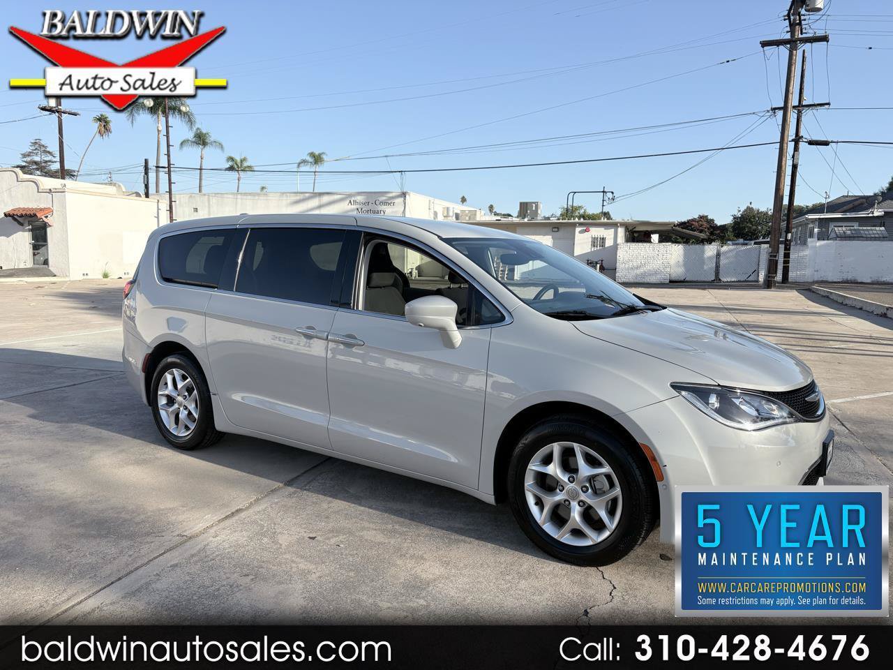 Used 2020 Chrysler Pacifica Touring w/ Tire & Wheel Group FWD image 1