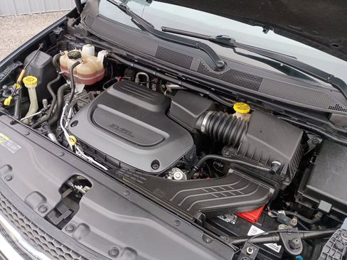 Used 2020 Chrysler Pacifica Touring-L image 18