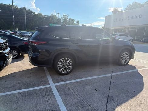 Used 2024 Toyota Highlander Platinum AWD/4WD image 13