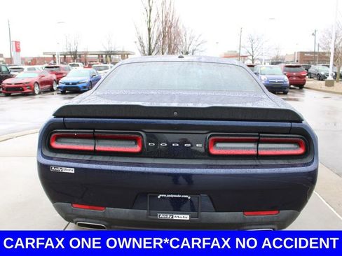 Used 2017 Dodge Challenger SXT image 8