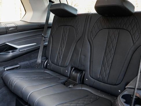 Used 2023 BMW X7 xDrive40i image 17